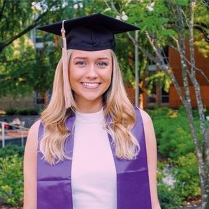 Meet your Posher, Caitlin